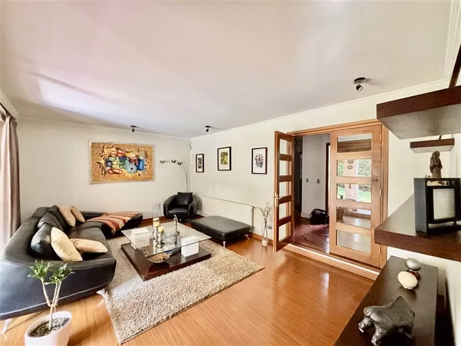 Casa en venta de 4 dorm. en Colina