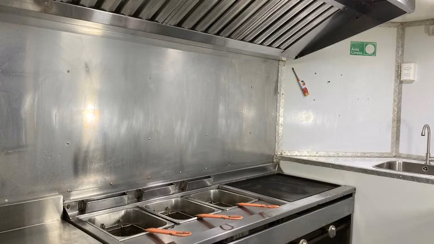 CARRO Food TRuCK AÑO 2022 MEDIDAS 5X2 METROS CASI NUEVO