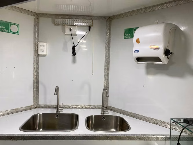 CARRO Food TRuCK AÑO 2022 MEDIDAS 5X2 METROS CASI NUEVO