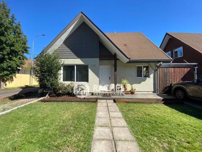 EN VENTA IMPECABLE CASA DE 4 DORMITORIOS