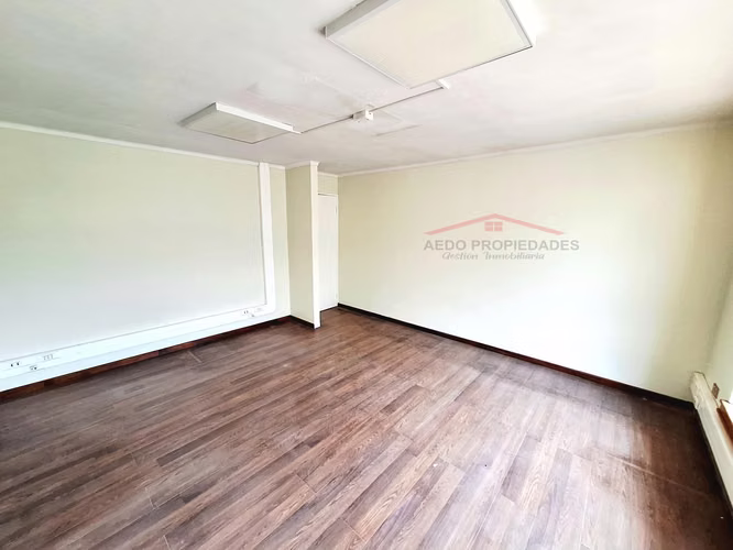 Se Vende Amplia Casa con destino habitacional y Administrativo en pleno centro de Quillota.
