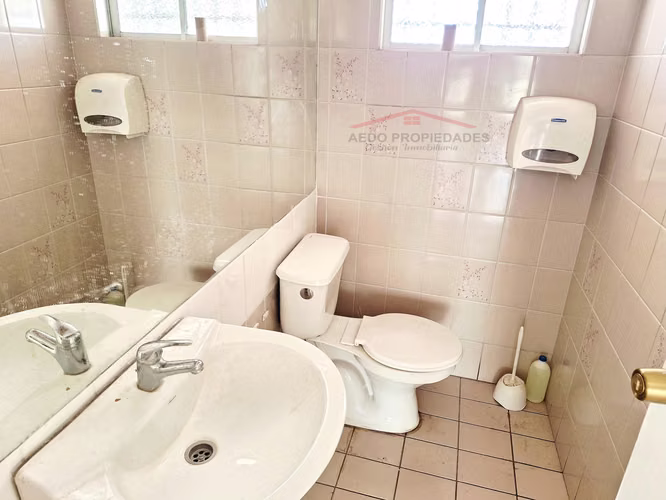 Se Vende Amplia Casa con destino habitacional y Administrativo en pleno centro de Quillota.