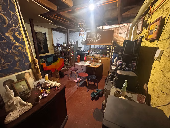 Casa con local comercial en piso 1.  (157772)