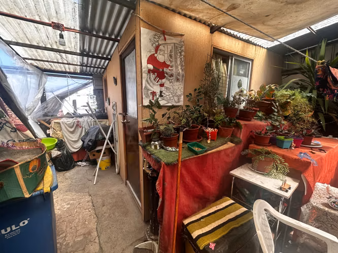 Casa con local comercial en piso 1.  (157772)