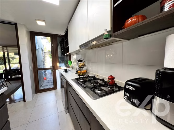 Casa en venta 4 dorm, piscina y quincho en Chamisero