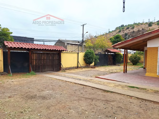 Se Arrienda Amplia Casa con destino administrativo, pleno centro de Quillota.