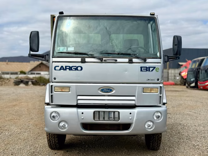 2007 Camión Ford Cargo 1317e Carrocería Plana para 15.000 kgs – 6x2