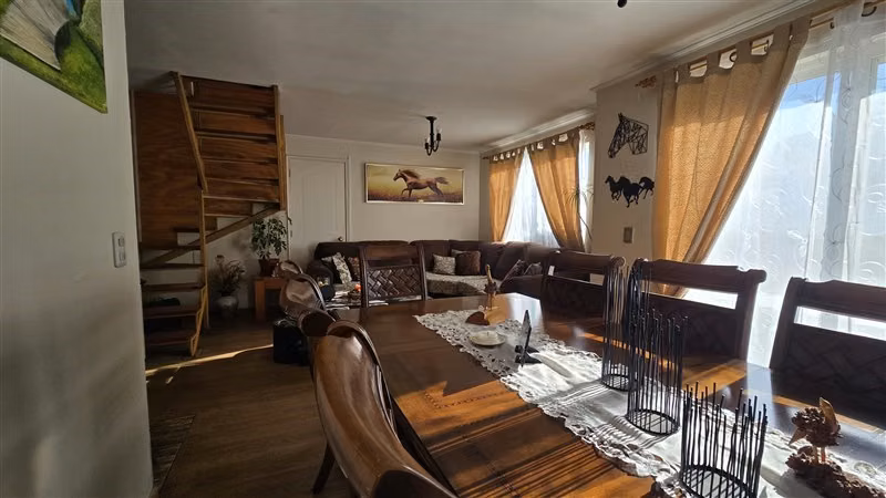 Casa en venta de 5 dorm. en Puerto Varas