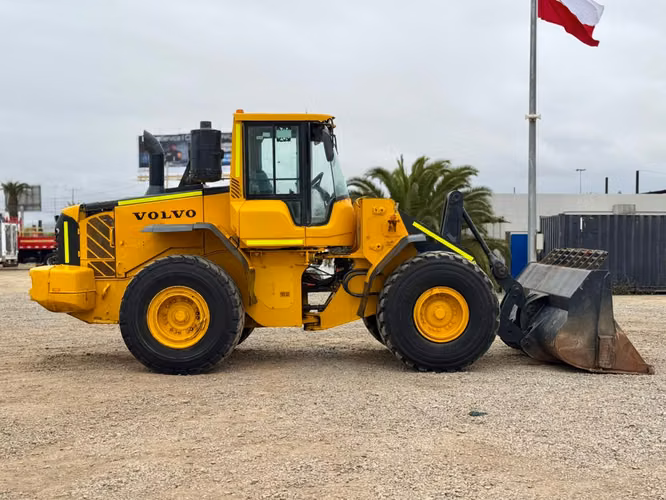 2013 Cargador Frontal Volvo L120F – Balde 3,4 m3 Operativo – 44.500 hrs