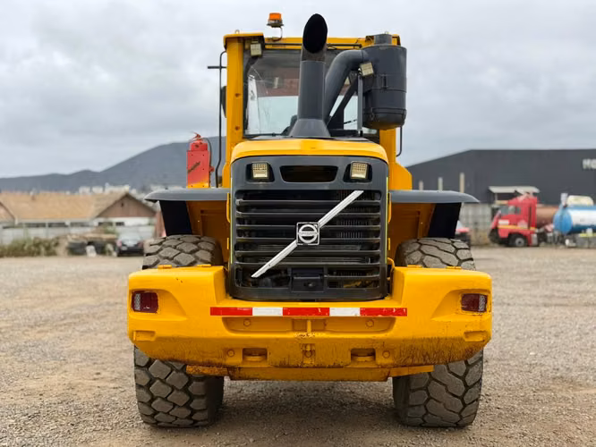 2013 Cargador Frontal Volvo L120F – Balde 3,4 m3 Operativo – 44.500 hrs