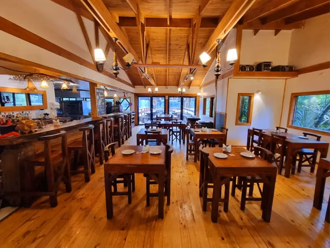 SE VENDE HERMOSO COMPLEJO TURISTICO EL HUAIRAVO, VALDIVIA