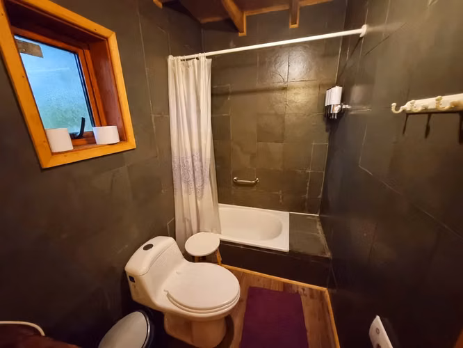 SE VENDE HERMOSO COMPLEJO TURISTICO EL HUAIRAVO, VALDIVIA