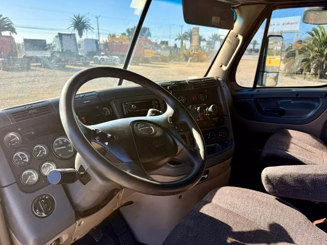 2015 Tractocamion Freightliner Cascadia 125 – con Kit Hidráulico – Sin Válvula EGR - 487.000 kms