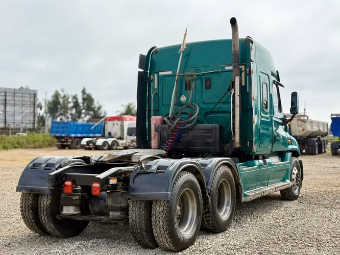 2015 Tractocamion Freightliner Cascadia 125 – con Kit Hidráulico – Sin Válvula EGR - 487.000 kms