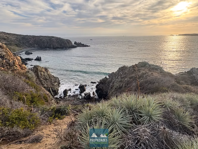 PARCELA CON VISTA PANORÁMICA AL MAR EN OCHOQUEBRADAS