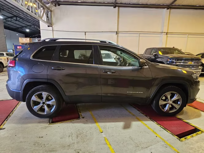 Jeep Cherokee 3.2 LIMITED 4X4 AT 5P	 2019 - Imagen 4
