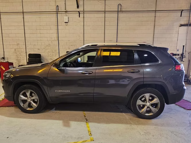 Jeep Cherokee 3.2 LIMITED 4X4 AT 5P	 2019 - Imagen 9