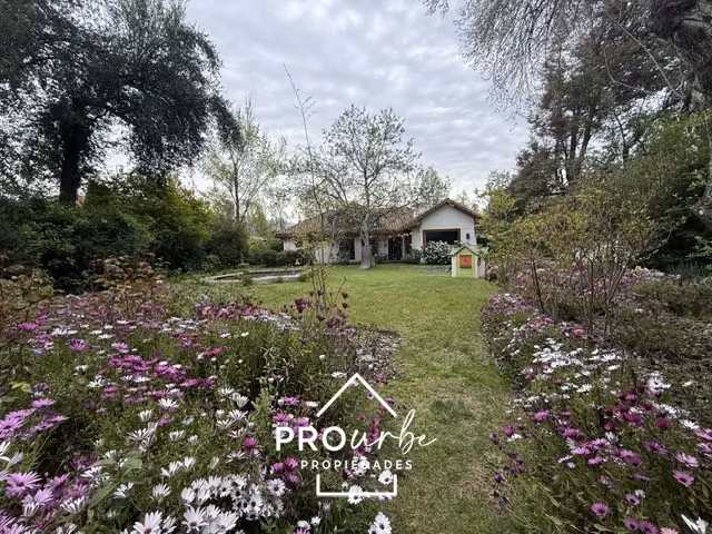 Casa en venta en Lo Barnechea. Club de Golf Lomas la Dehesa