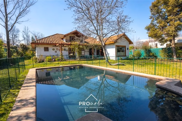 Casa en venta en Lo Barnechea. Club de Golf Lomas la Dehesa