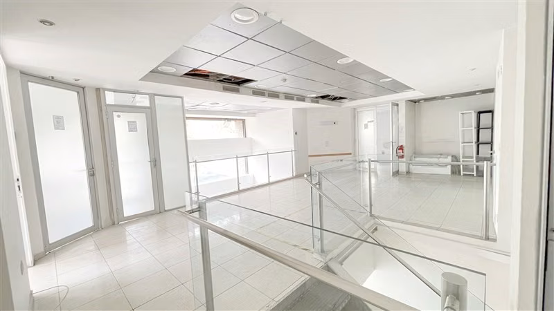 LOCAL COMERCIAL Metro Escuela Militar
