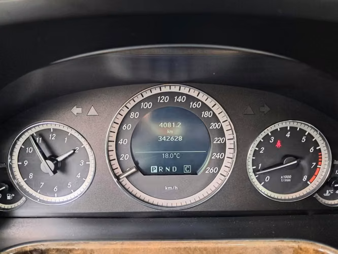MERCEDES-BENZ E250 BLUE EFFICIENCY 2.5 AUT 2010