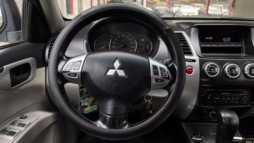 Mitsubishi Montero Sport G2 2.5 Diesel 2WD AT (2013)
