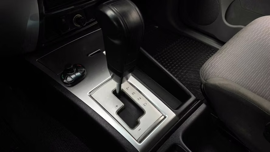 Mitsubishi Montero Sport G2 2.5 Diesel 2WD AT (2013)