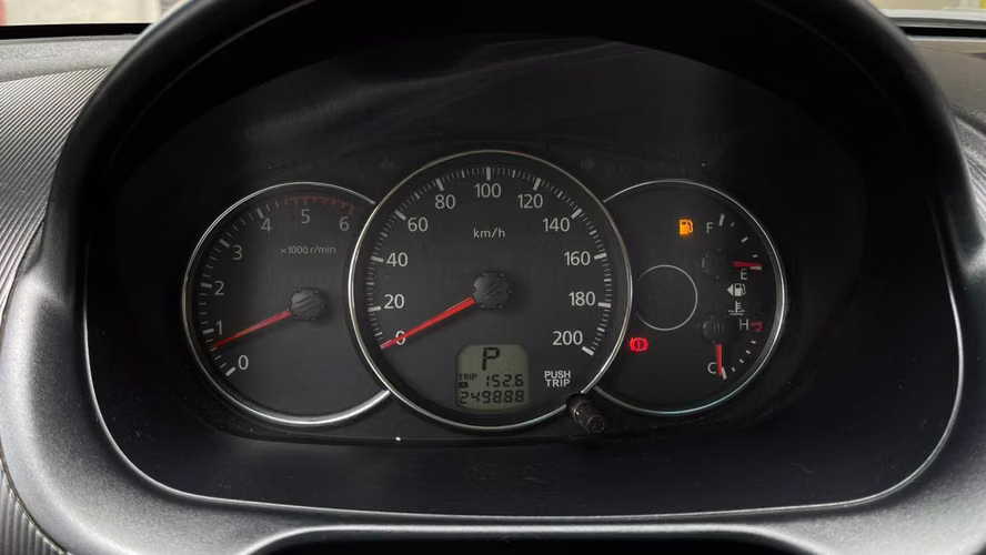 Mitsubishi Montero Sport G2 2.5 Diesel 2WD AT (2013)
