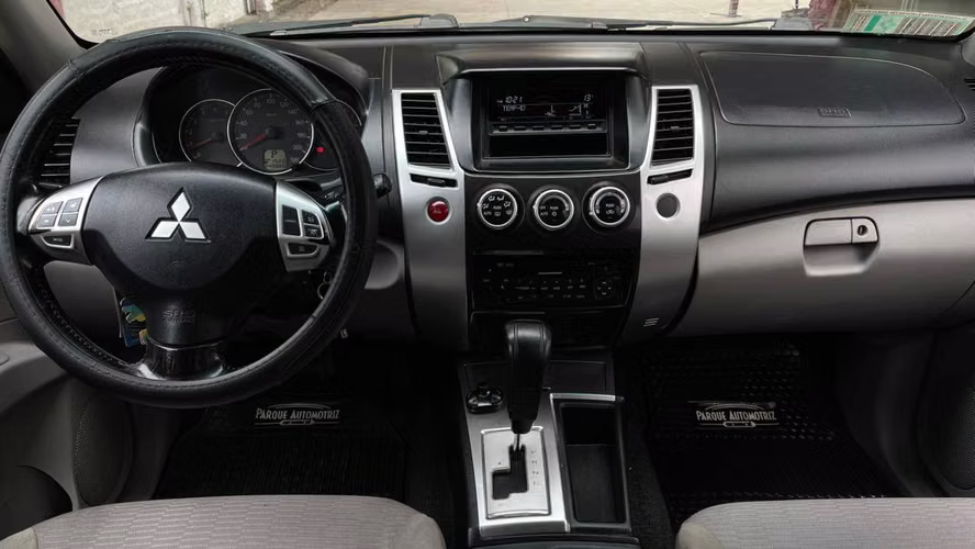 Mitsubishi Montero Sport G2 2.5 Diesel 2WD AT (2013)