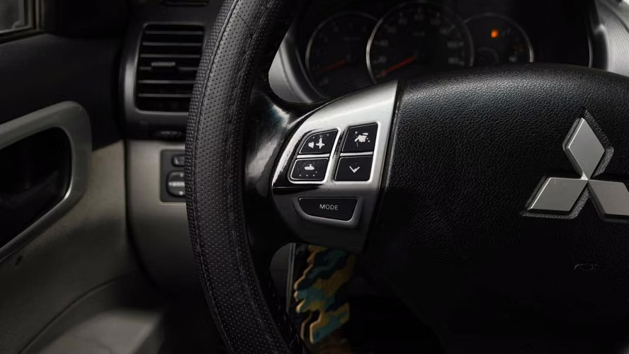 Mitsubishi Montero Sport G2 2.5 Diesel 2WD AT (2013)