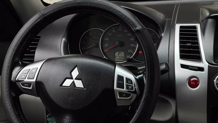 Mitsubishi Montero Sport G2 2.5 Diesel 2WD AT (2013)