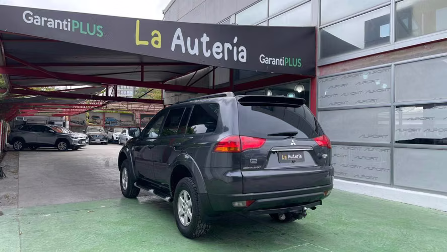 Mitsubishi Montero Sport G2 2.5 Diesel 2WD AT (2013)