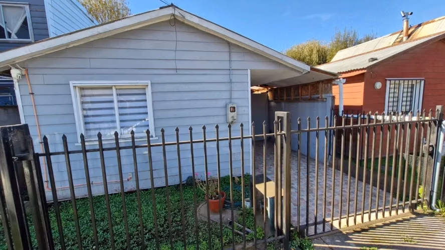 CASA DE UN PISO EN LABRANZA CON UN AGRADABLE QUINCHO PARA DISFRUTAR LOS FINES DE SEMANA