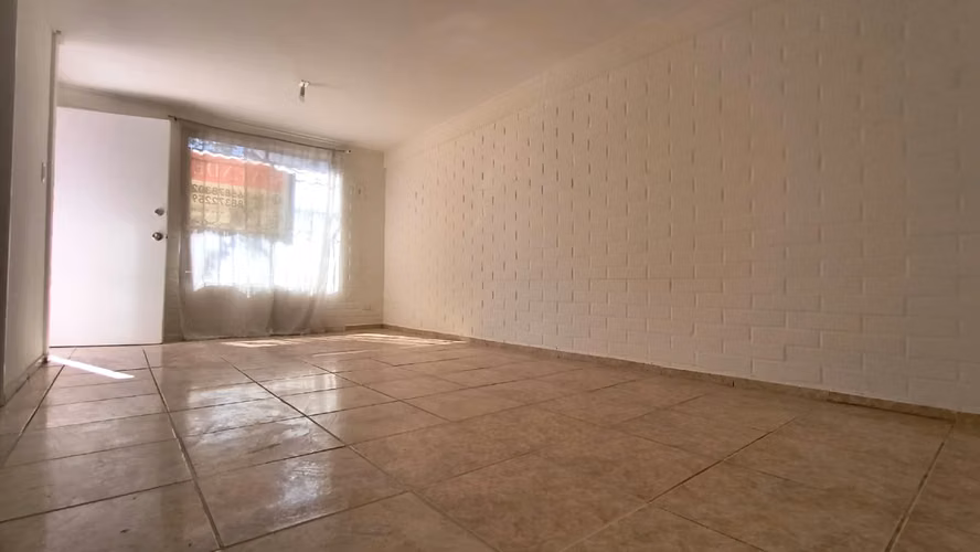Linda casa en Conjunto Habitacional El Arrayan de Maipú.