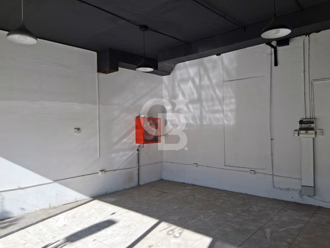 Local habilitado de 39 m2 Zenteno - Santiago Centro