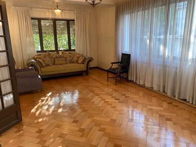 Casa Covarrubias, amplio terreno, dpto. interior, jardines