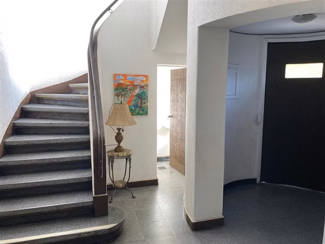 Casa Covarrubias, amplio terreno, dpto. interior, jardines
