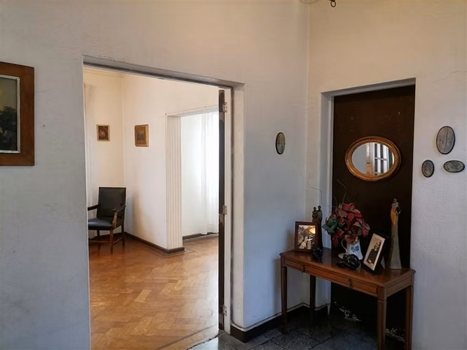 Casa Covarrubias, amplio terreno, dpto. interior, jardines