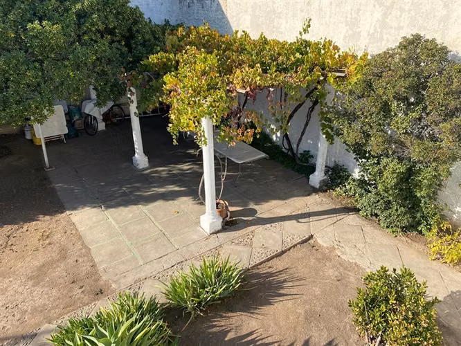 Casa Covarrubias, amplio terreno, dpto. interior, jardines