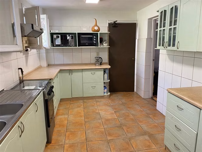Casa Covarrubias, amplio terreno, dpto. interior, jardines