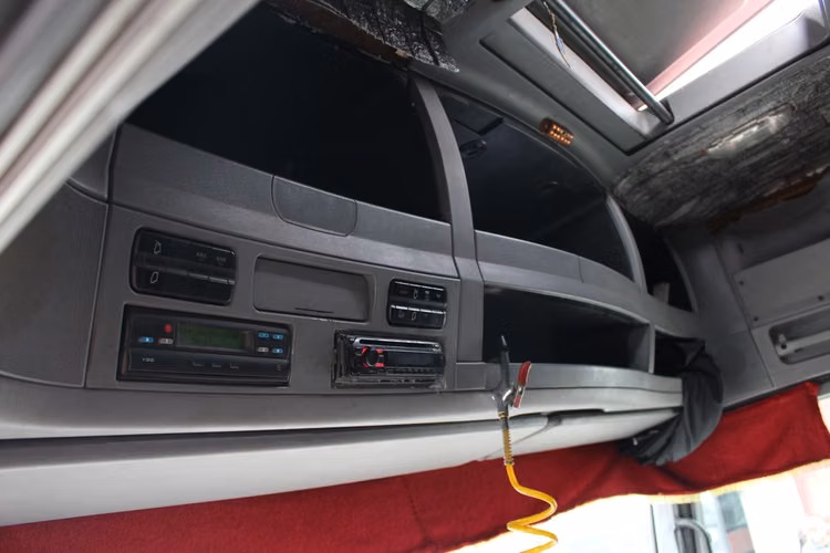 Tracto Mercedes Benz Actros 1836 Ls año 2012 AT 4X2 562.000 KMS LITERA