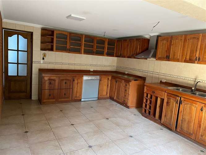 Casa en venta villa Emanuel de 5 dorm. en Chillán