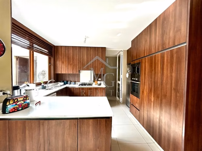 Casa en venta de 4 dorm +escritorio en Piedra Roja Colina