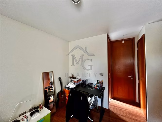 Casa en venta de 4 dorm +escritorio en Piedra Roja Colina