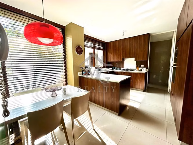 Casa en venta de 4 dorm +escritorio en Piedra Roja Colina