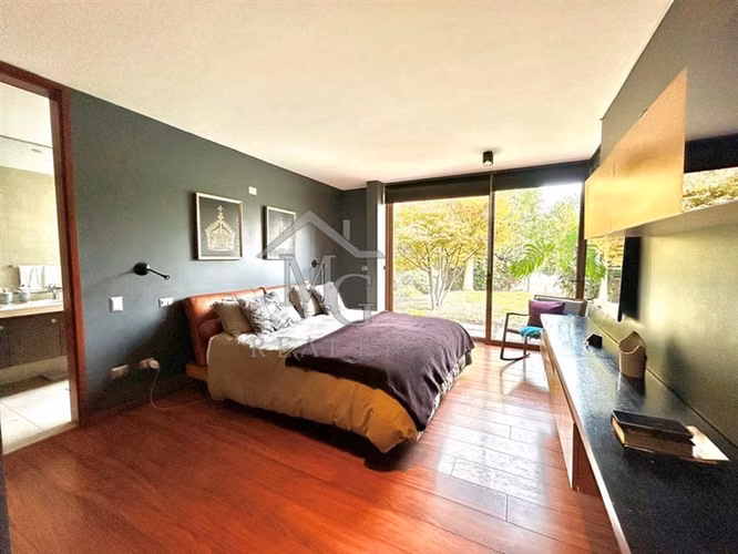 Casa en venta de 4 dorm +escritorio en Piedra Roja Colina