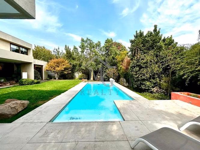 Casa en venta de 4 dorm +escritorio en Piedra Roja Colina