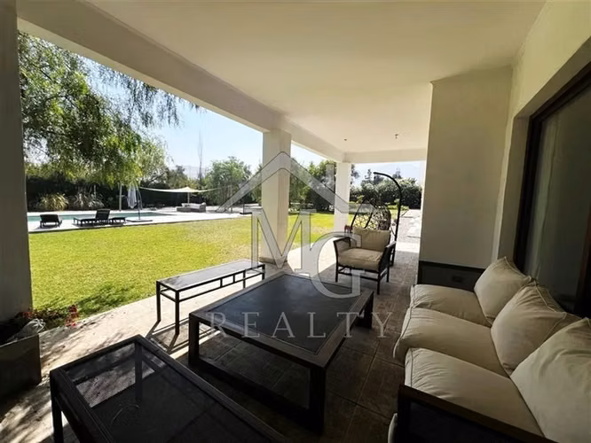 Casa en venta de 4 dorm. en Colina