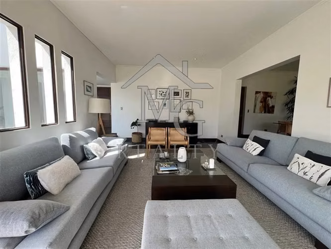 Casa en venta de 4 dorm. en Colina