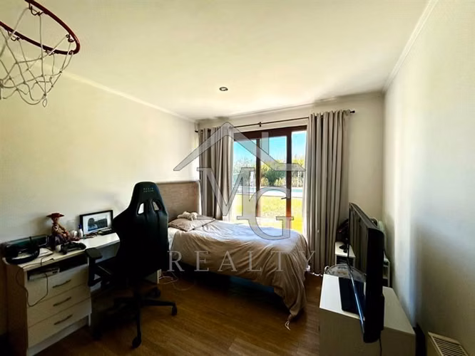 Casa en venta de 4 dorm. en Colina